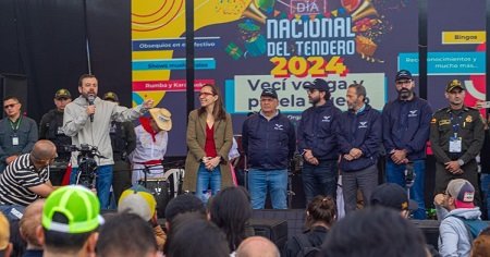 ALCALDE CARLOS GALÁN CELEBRÓ CON 8.000 COMERCIANTES EL DIA NACIONAL DEL TENDERO