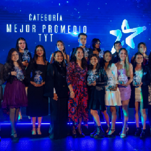 PREMIOS JÓVENES A LA E 2024 RECONOCIÓ LOS MEJORES 120 PROMEDIOS