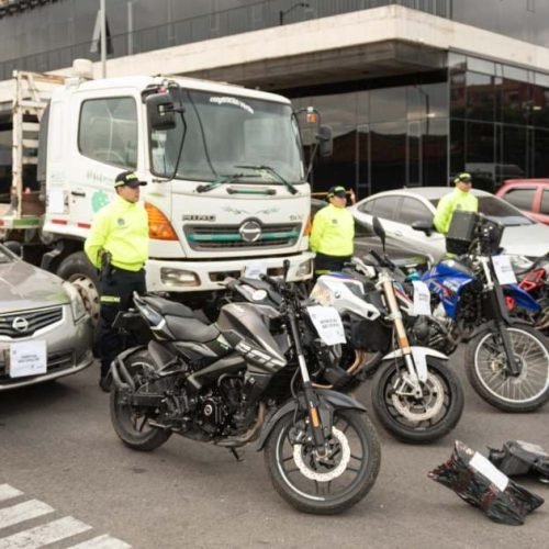 AUTORIDADES RECUPERAN 35 VEHÍCULOS Y MOTOS EN 11 OPERRATIVOS