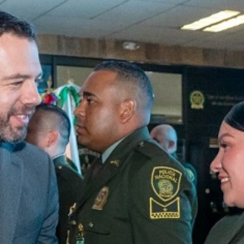 POLICÍAS DE BOGOTÁ FUERON CONDECORADOS POR SU PROFESIONALISMO Y VALENTÍA